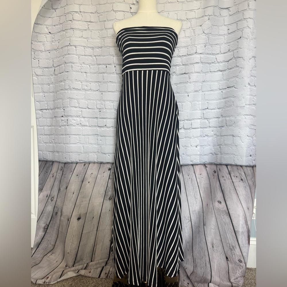 West Kei Black and White Strapless Maxi Dress small